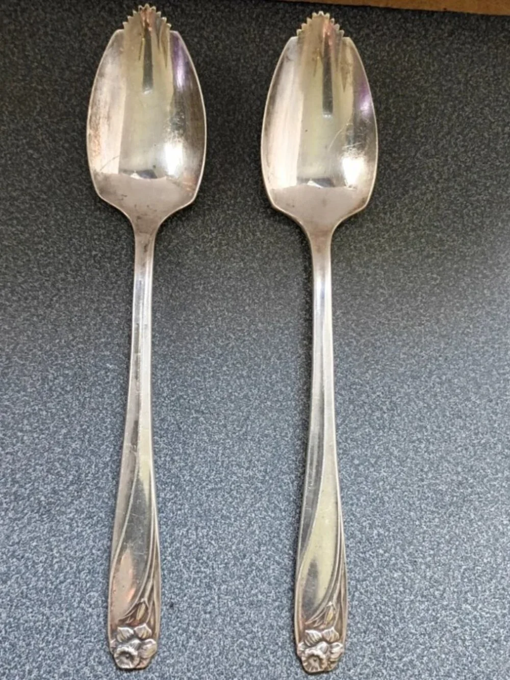 Set of 2 1847 Rogers Bros Daffodil Grapefruit Serrated Spoons Silverplate 6